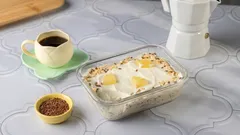 Jak łatwo przygotować bogatą w białko owsiankę, która smakuje jak sernik