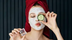 Jak wyglądać zauważalnie młodziej: sekrety domowej pielęgnacji skóry dla kobiet i mężczyzn w każdym wieku