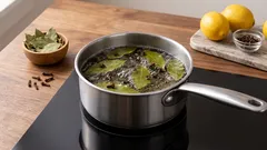 Domowy wywar z liści laurowych i goździków: dlaczego jest polecany i do czego się go używa